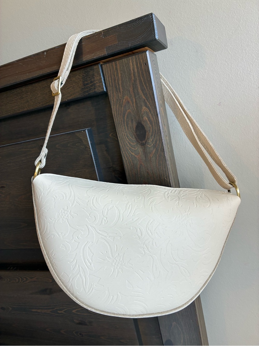 NWT Portland Leather limited, edition Medium koala Crossbody bag in jasmine
